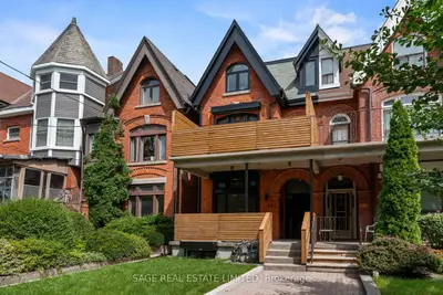 Triplex in Toronto