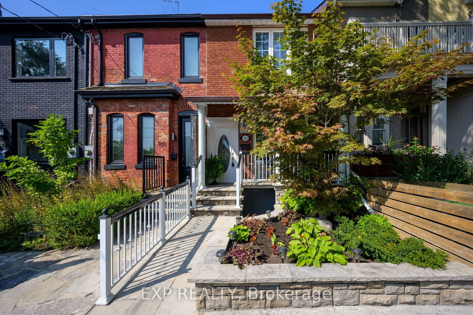 Att/Row/Townhouse in Toronto
