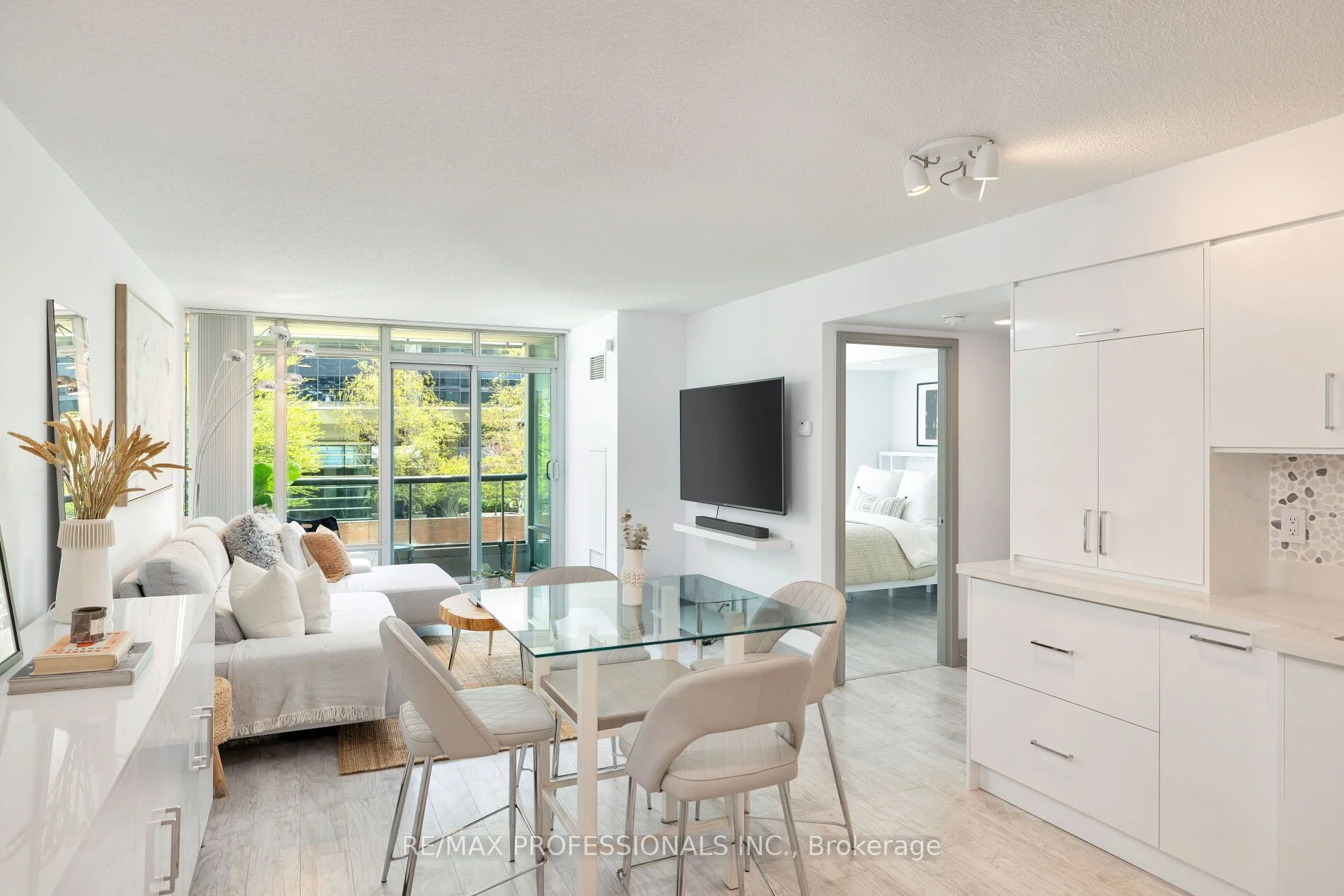 81 Navy Wharf Court 302, Toronto C01, ON M5V 3S2