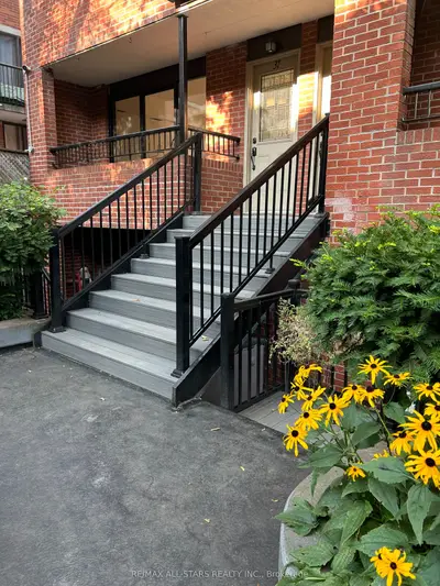 Condo Townhouse in Toronto