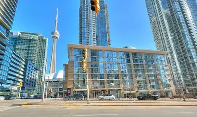 9 Spadina Avenue 706, Toronto C01, On M5v 3v5