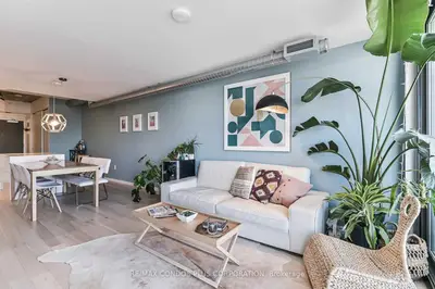Condo Apartment in Toronto