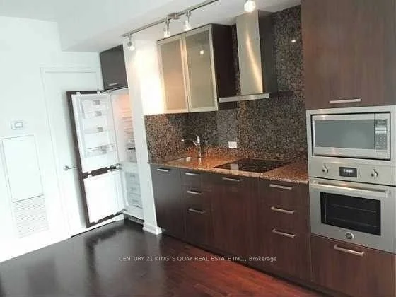 12 York Street 808, Toronto C01, On M5j 0a9