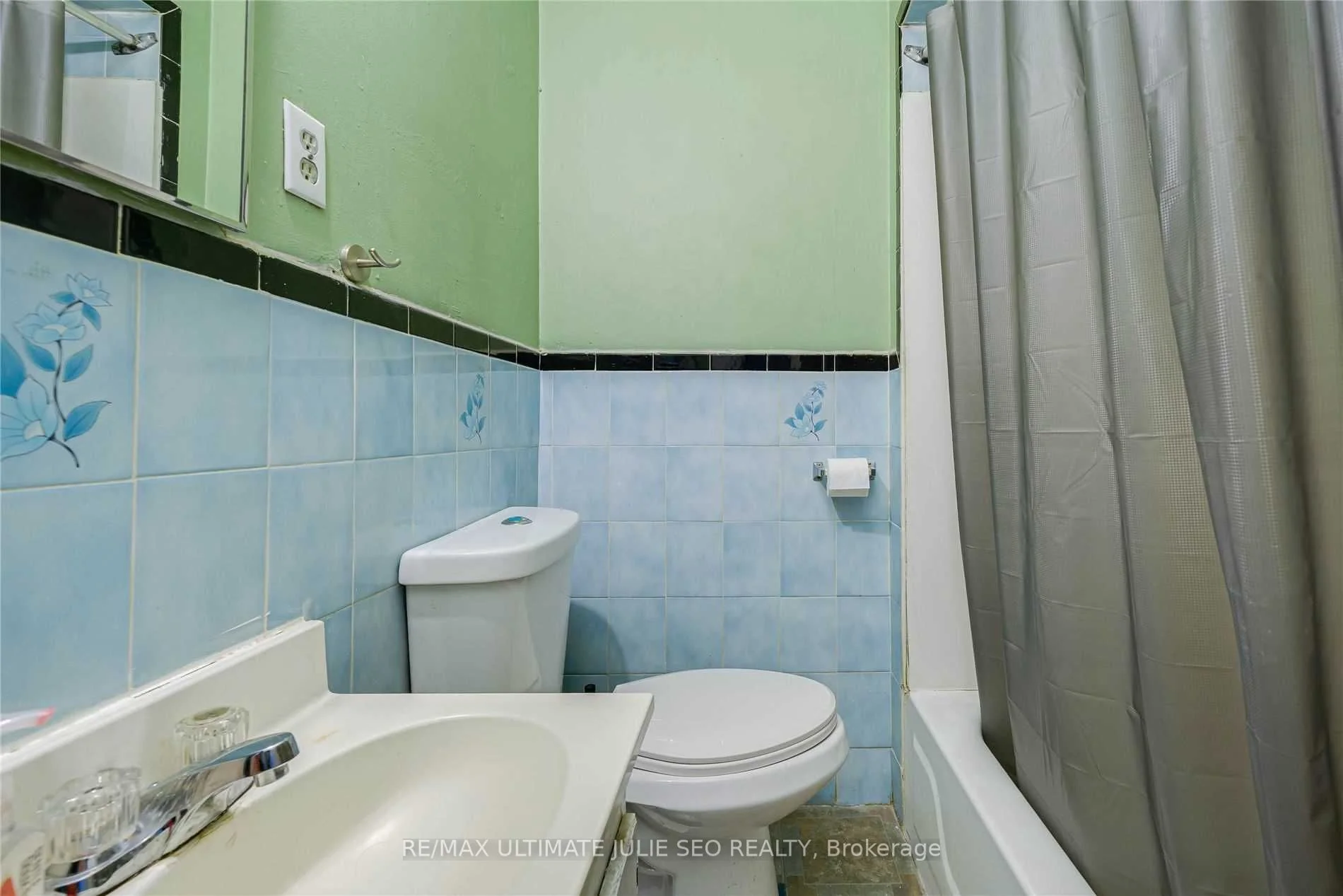 1456 Dundas Street W, Toronto C01, ON M6J 1Y6