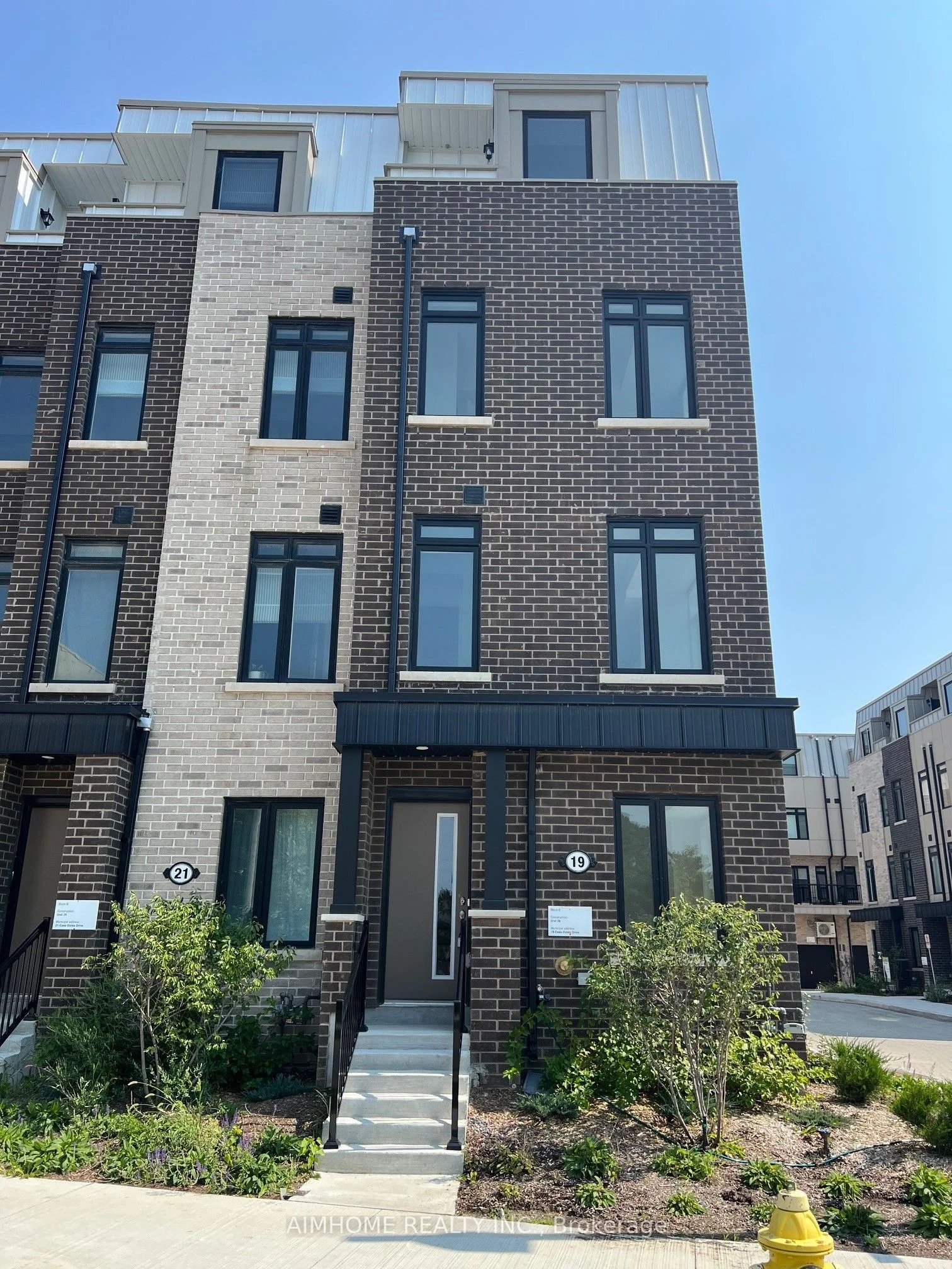 Att/Row/Townhouse in Toronto