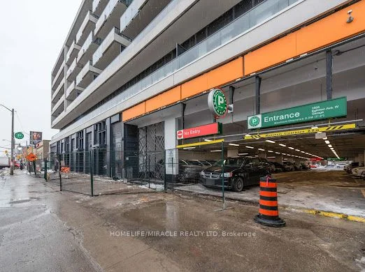 1603 Eglinton Avenue 1402, Toronto C03, On M6e 0a1