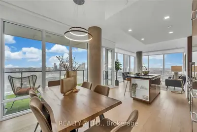 488 University Avenue 3902, Toronto C01, On M5g 0c1