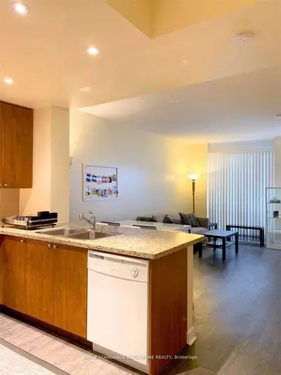85 Bloor Street E 908, Toronto C08, On M4w 3y1