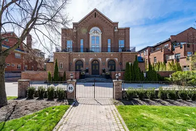 Condo Apartment in Toronto