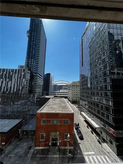 250 Wellington Street W 737, Toronto C01, On M5v 3p6