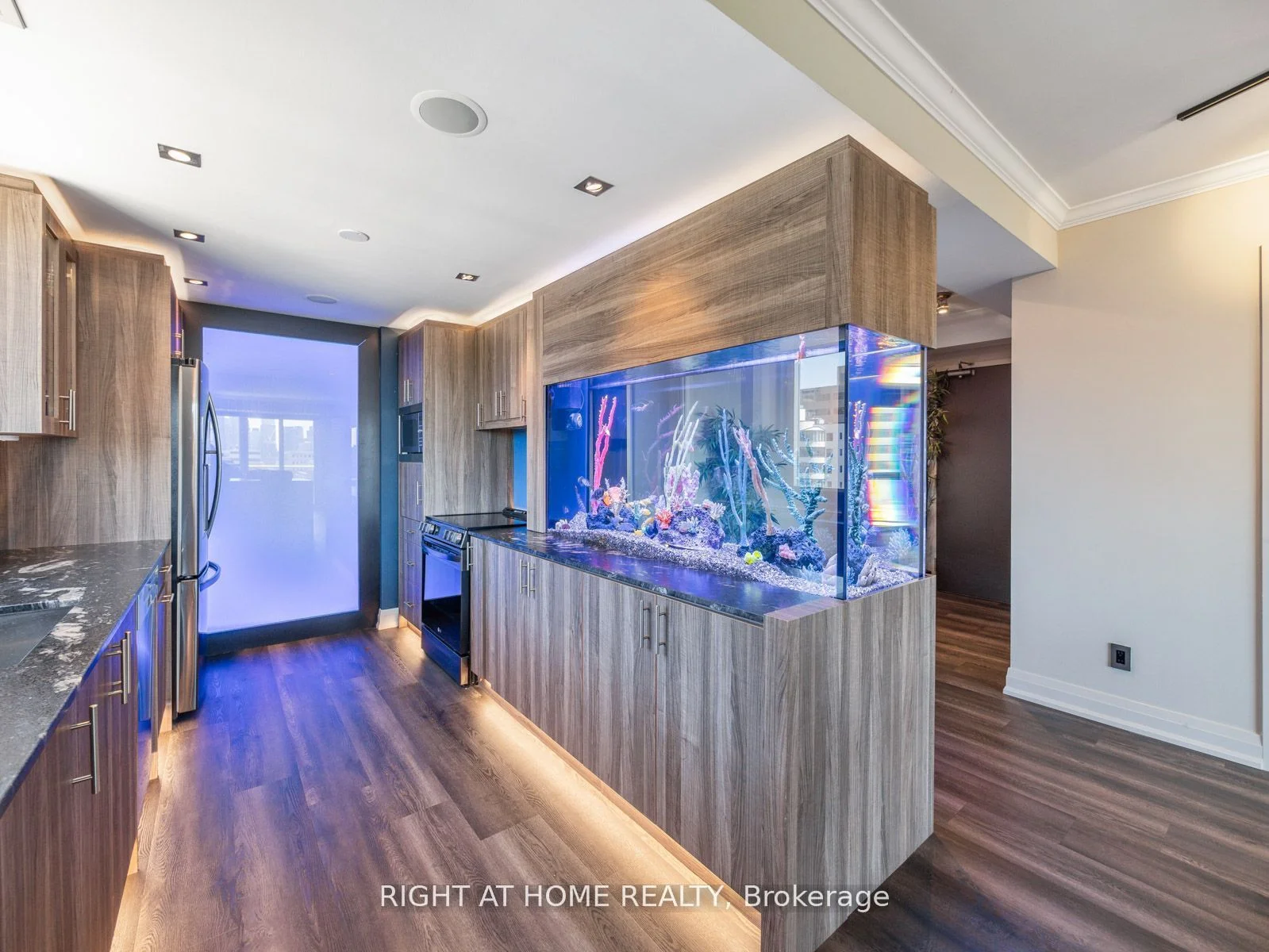 1430 Yonge Street 705, Toronto C02, On M4t 1y6