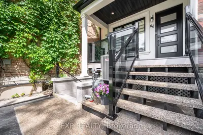 Att/Row/Townhouse in Toronto