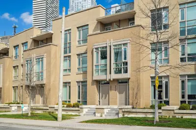 Condo Townhouse in Toronto