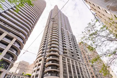 21 Carlton Street 1010, Toronto C08, On M5b 1l2