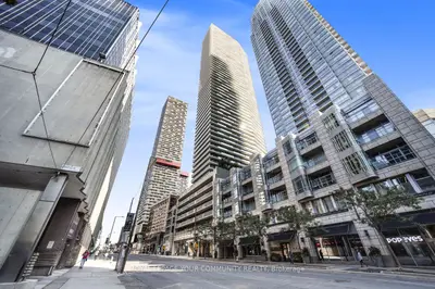 2221 Yonge Street 1002, Toronto C10, On M4s 2b4