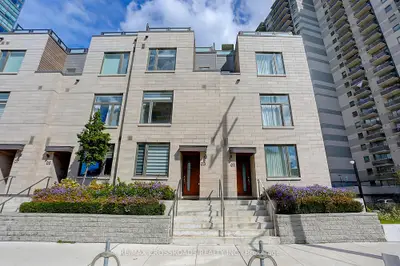 270 Davenport Road Th3, Toronto C02, On M5r 0c1