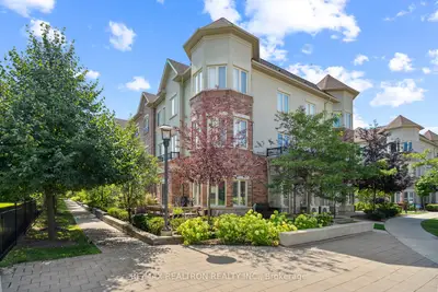 Condo Townhouse in Toronto