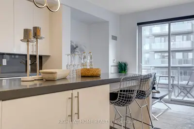 156 Portland Street 719, Toronto C01, On M5v 0g1