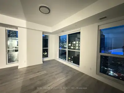 327 King Street W 3302, Toronto C01, On M5v 0w7