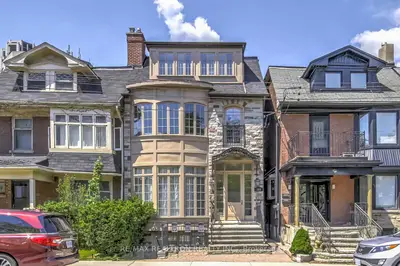 Triplex in Toronto