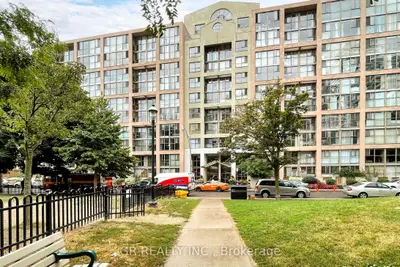 Condo Apartment in Toronto