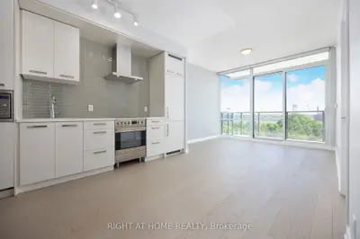 120 Bayview Avenue N715, Toronto C08, On M5a 3r7