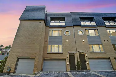Att/Row/Townhouse in Toronto