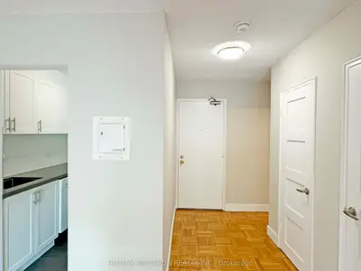 990 Avenue Road 205, Toronto C03, On M5p 2k8