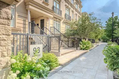 98 Carr Street Th9, Toronto C01, On M5t 1b7