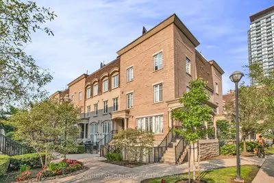 Condo Townhouse in Toronto