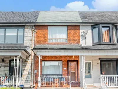 Att/Row/Townhouse in Toronto