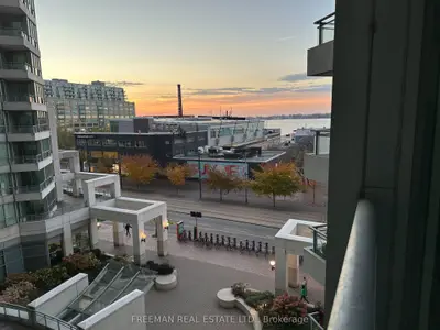 Condo Apartment in Toronto