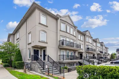 Condo Townhouse in Toronto