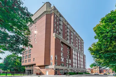 Condo Apartment in Toronto