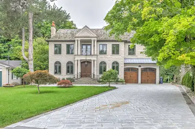 17 Artinger Court, Toronto C13, On M3b 1j9