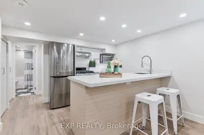 Att/Row/Townhouse in Toronto