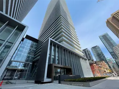 50 Charles Street E 4202, Toronto C08, On M4y 1t1