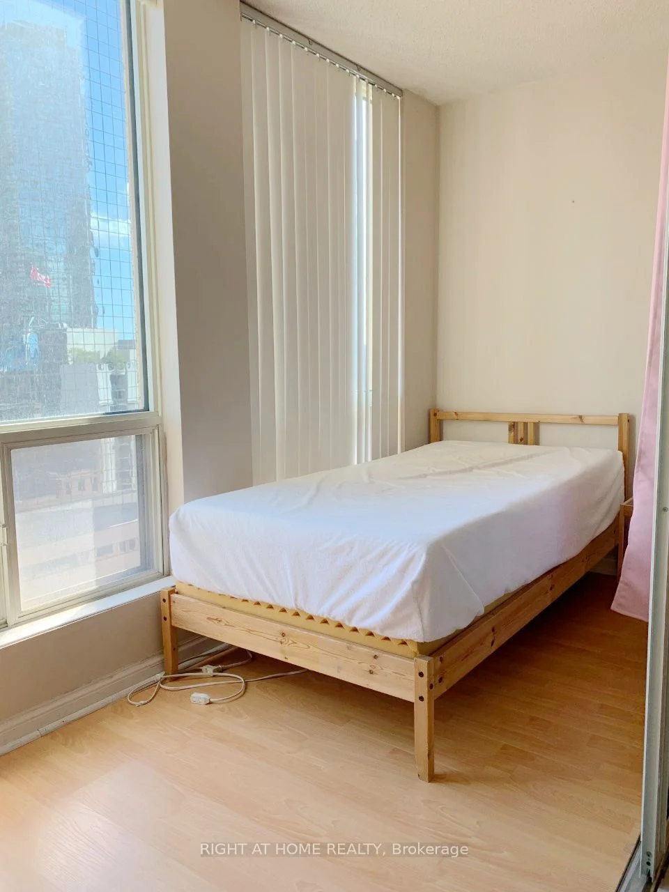 25 Grenville Street 1804, Toronto C01, ON M4Y 2X5