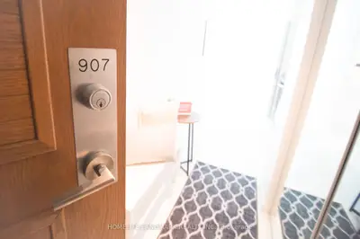 219 Fort York Boulevard 907, Toronto C01, On M5v 1b1