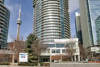 Condo Apartment in Toronto