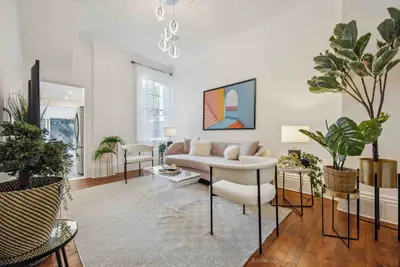 Att/Row/Townhouse in Toronto