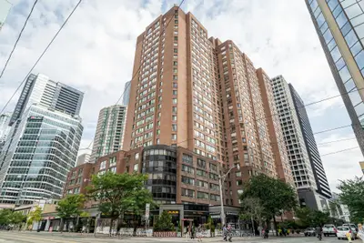 633 Bay Street 422, Toronto C01, On M5g 2g4