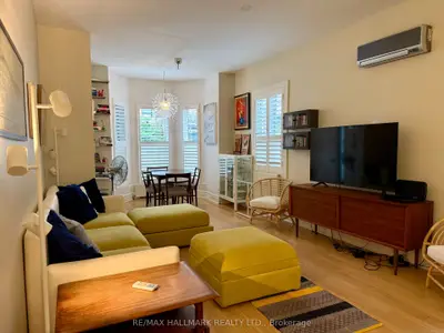 Att/Row/Townhouse in Toronto
