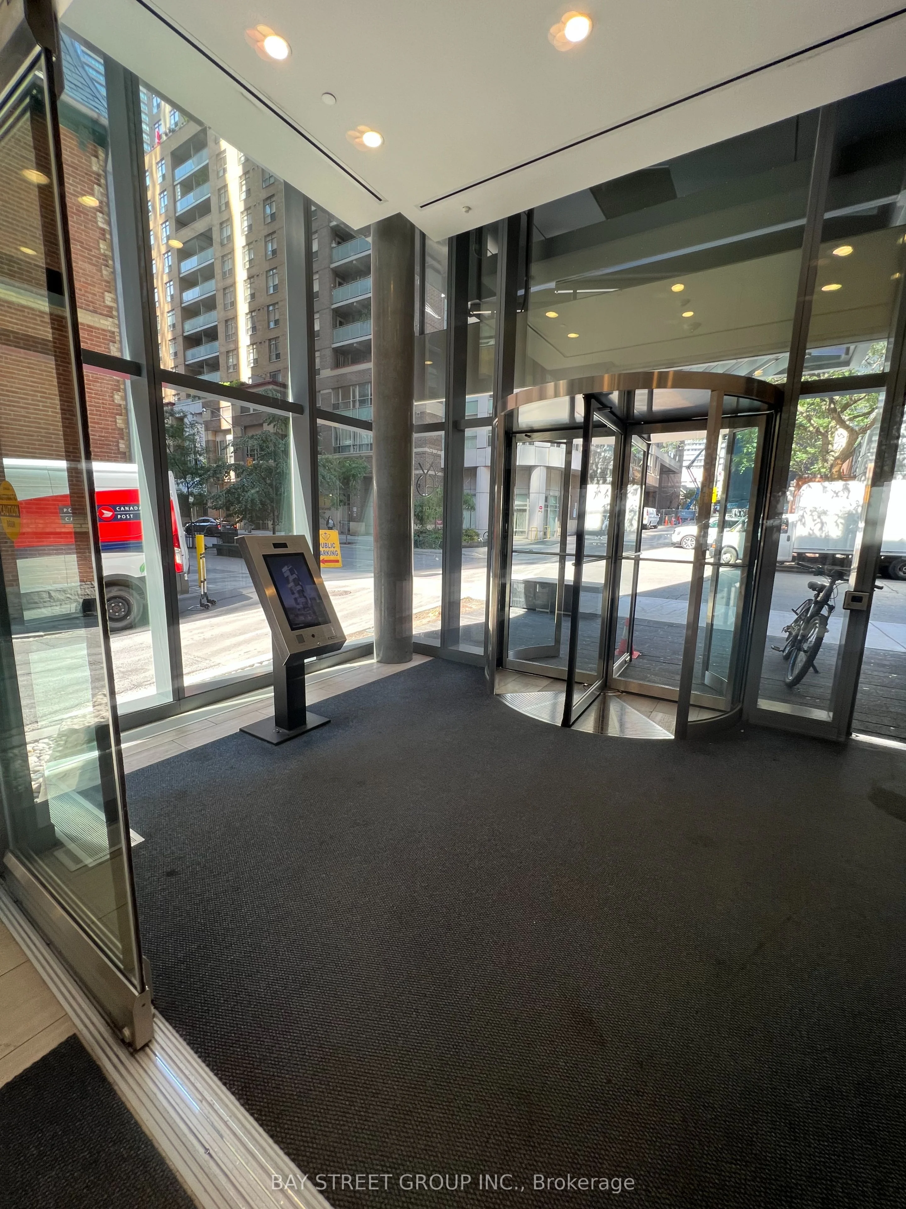 7 Grenville St Street W 1713, Toronto C01, On M4y 0e9