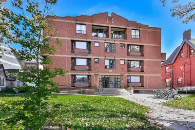 99 Bellevue Avenue 13, Toronto C01, On M5t 2n8