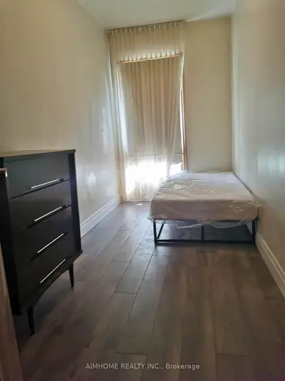 Att/Row/Townhouse in Toronto