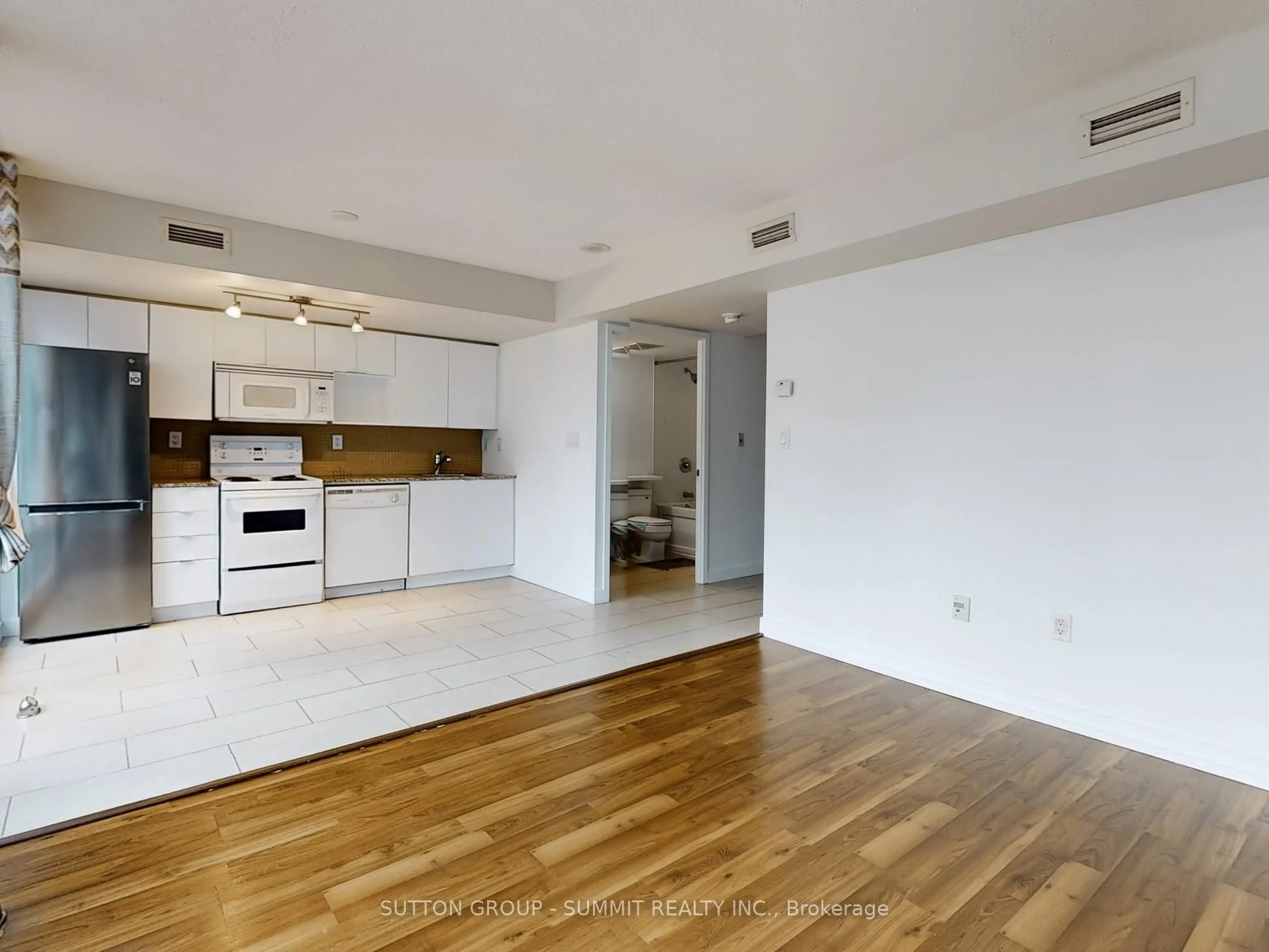 15 Brunel Court 523, Toronto C01, ON M5V 3Y7