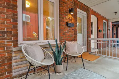 Att/Row/Townhouse in Toronto