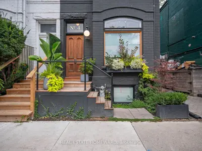 Att/Row/Townhouse in Toronto