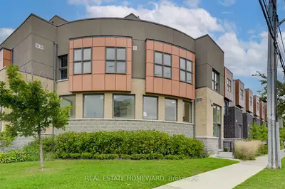 Att/Row/Townhouse in Toronto